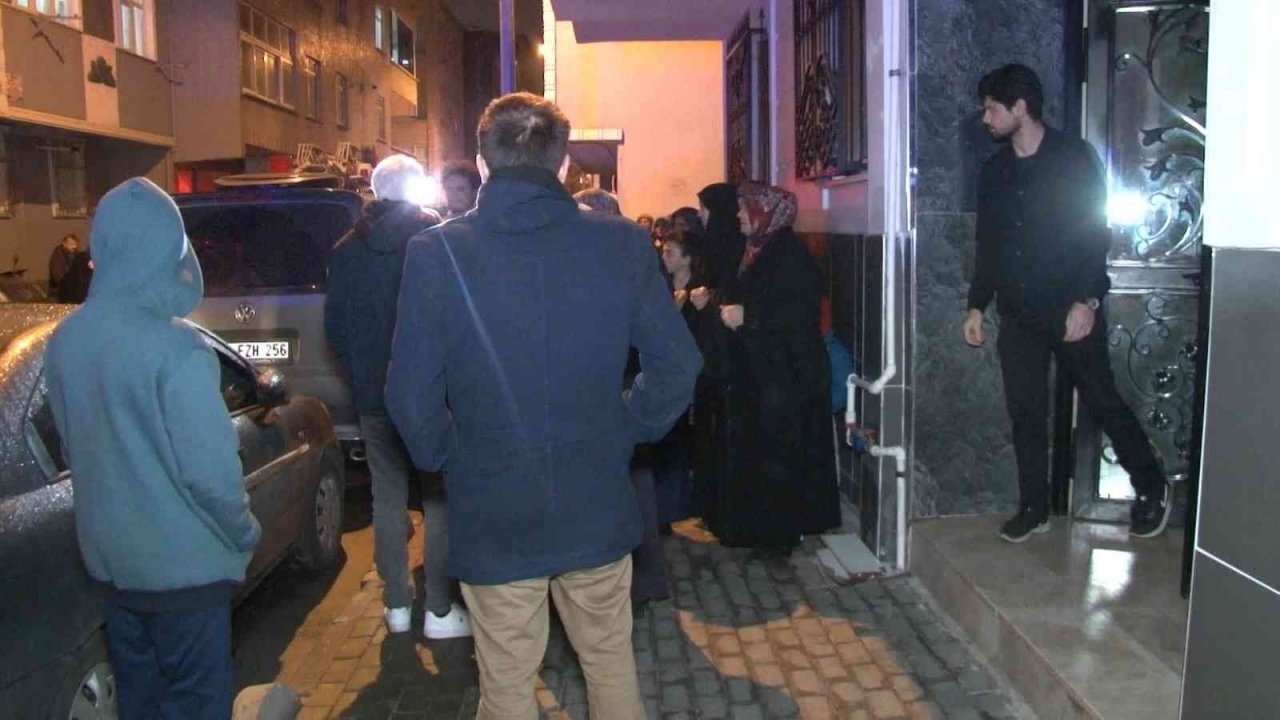 Bağcılar’da yangın paniği: Mahsur kalan vatandaşları ekipler kurtardı