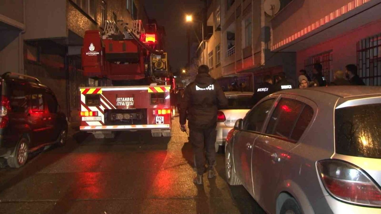 Bağcılar’da yangın paniği: Mahsur kalan vatandaşları ekipler kurtardı