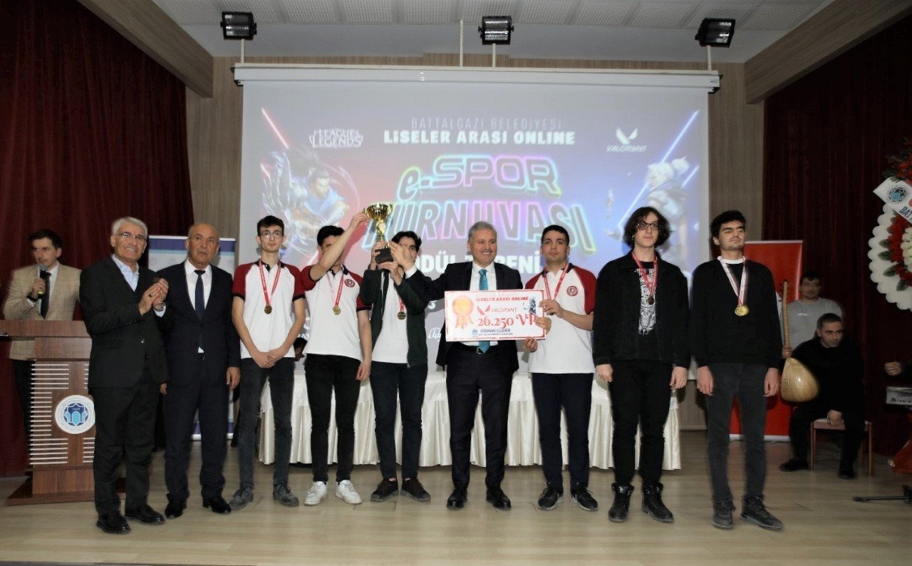 Battalgazi’deki şampiyonlar ödüllerine kavuştu