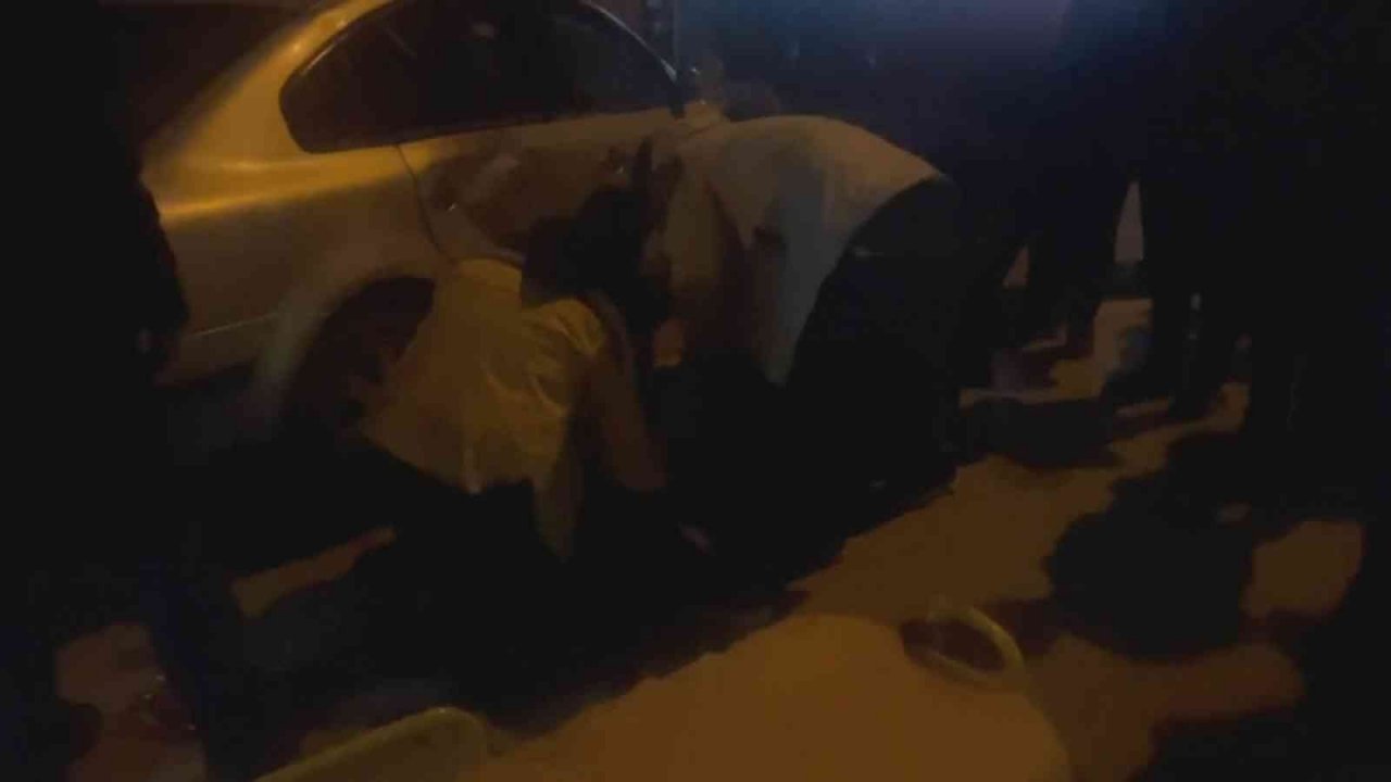 Bursa’da otomobil ile motosiklet sürücüsünün kazaya karıştığı anlar kamerada