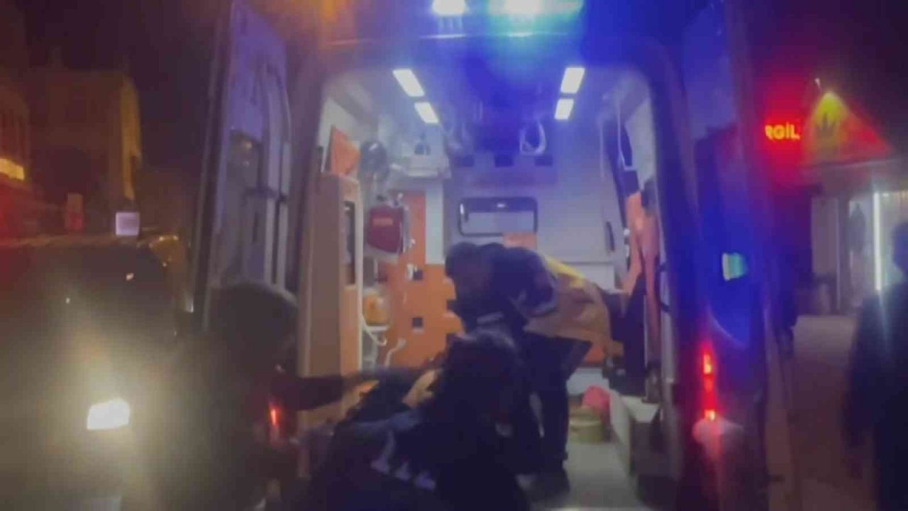 Bursa’da otomobil ile motosiklet sürücüsünün kazaya karıştığı anlar kamerada