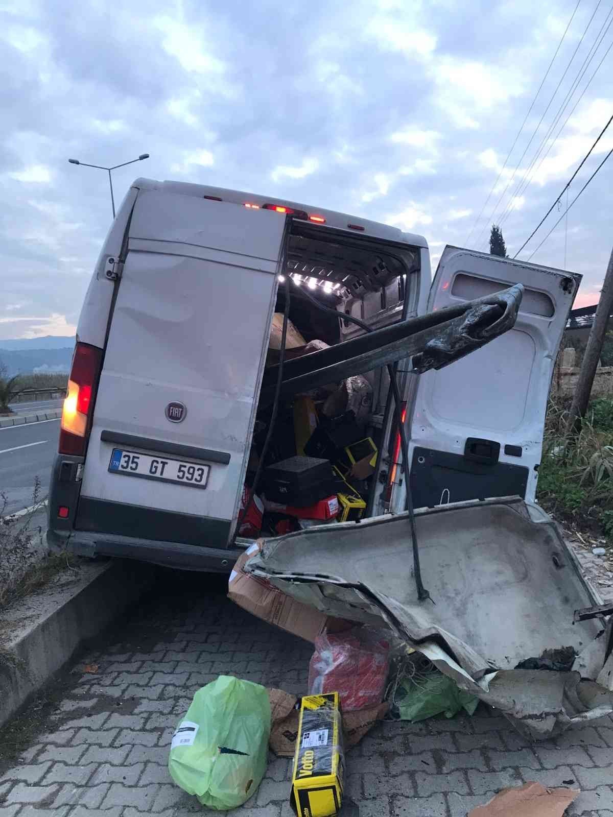 Demir bariyer aracın önünden girdi, arkasından çıktı