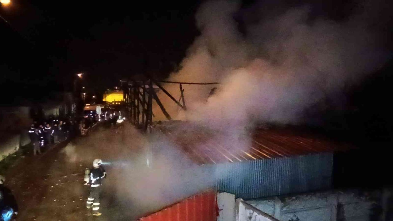 Samanlık yangınında itfaiye eri dumandan etkilendi