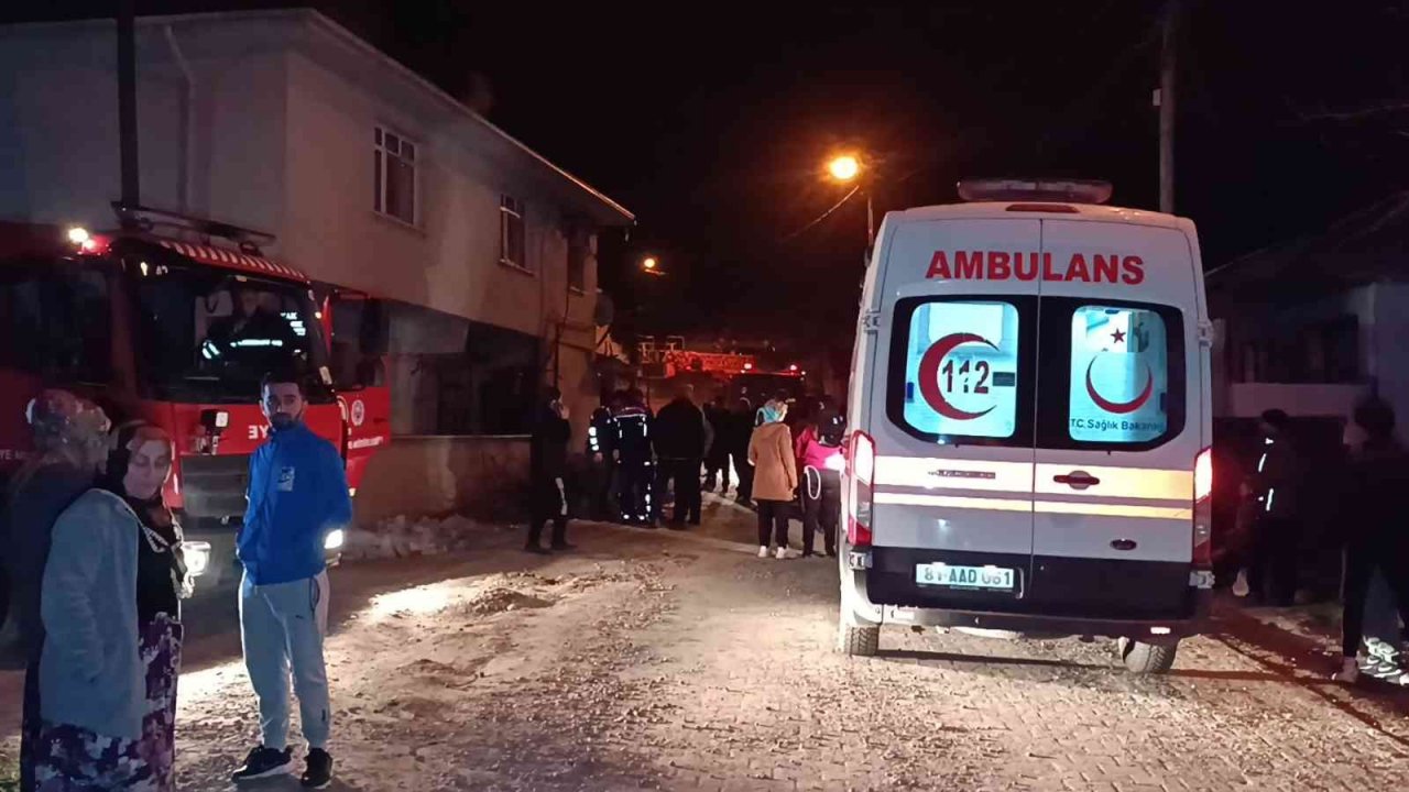 Samanlık yangınında itfaiye eri dumandan etkilendi