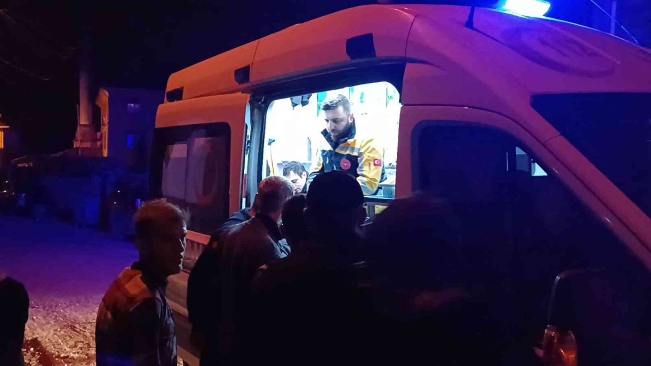 Samanlık yangınında itfaiye eri dumandan etkilendi