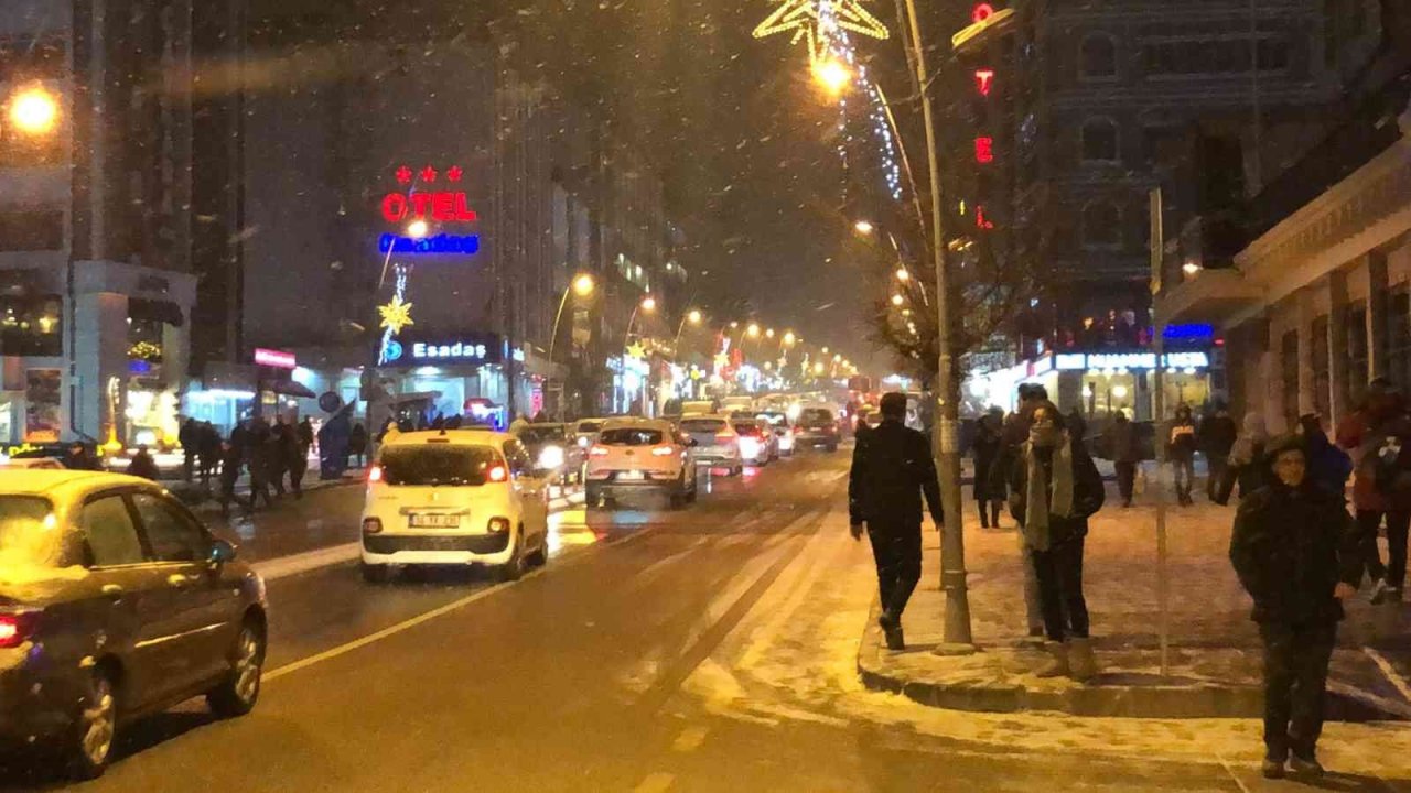 Erzurum’da kar yağışı