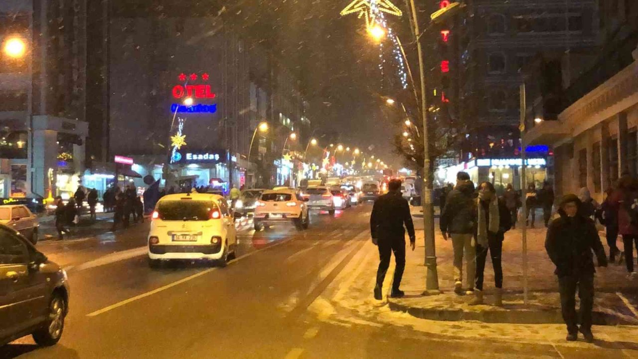 Erzurum’da kar yağışı