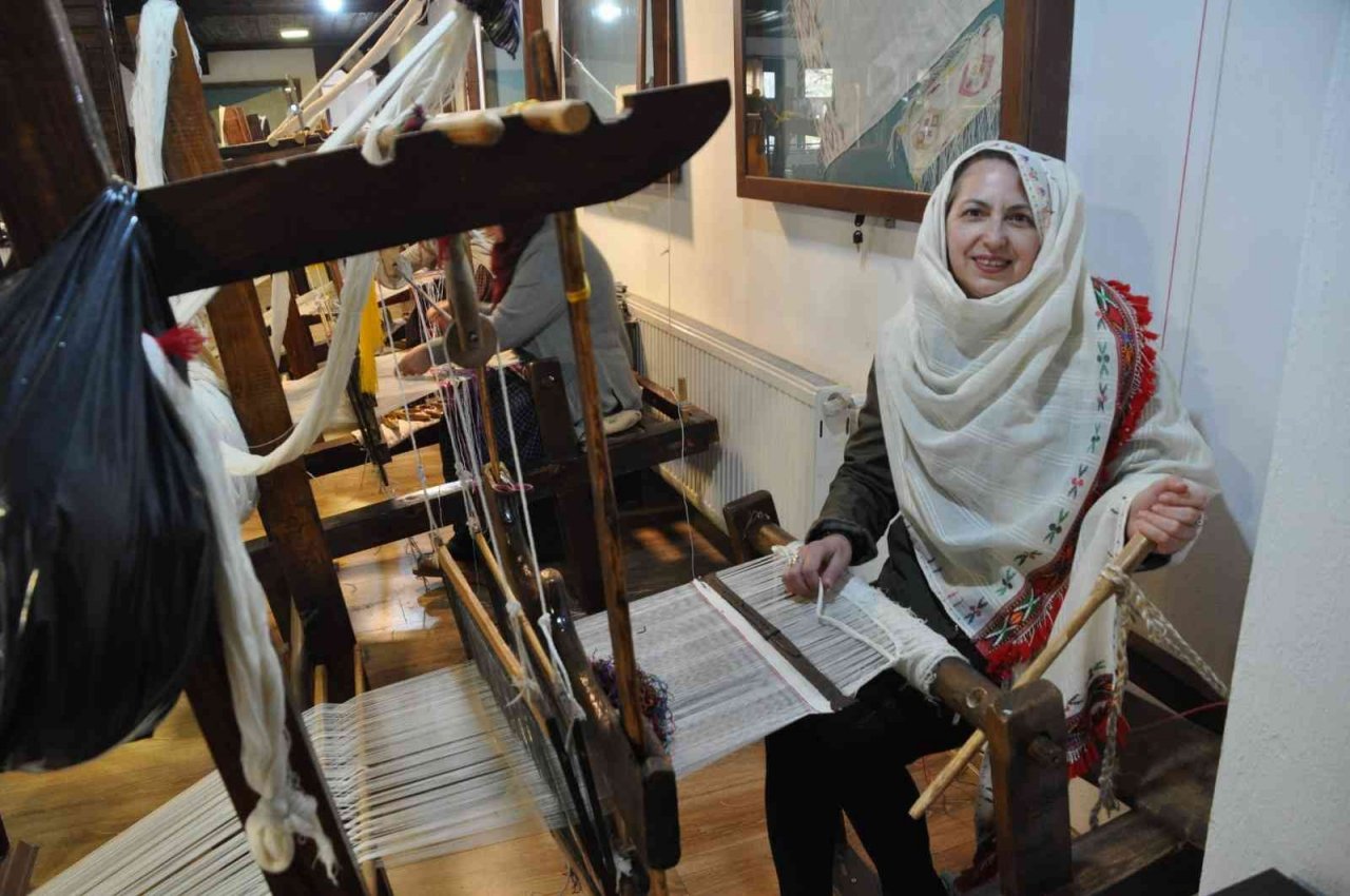 Ünlü modacıların gözdesi ’tokalı örtme’