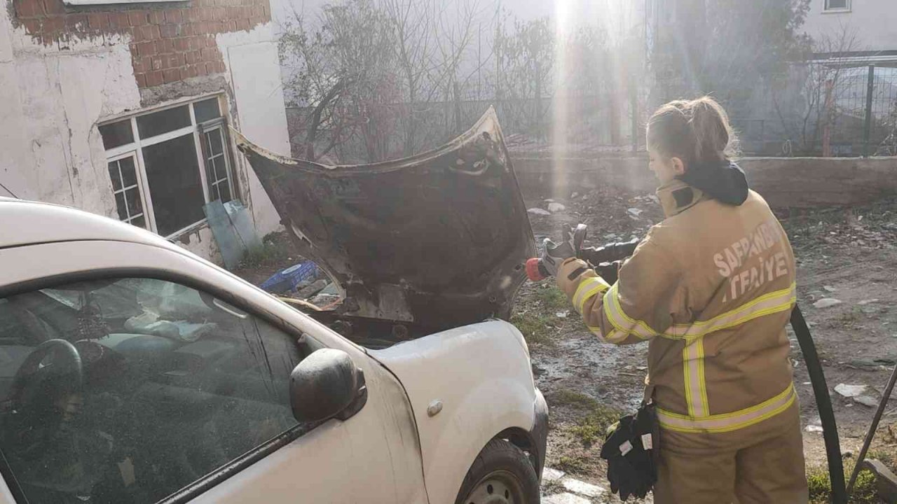 Aracı yanan sürücü gözyaşlarını tutamadı