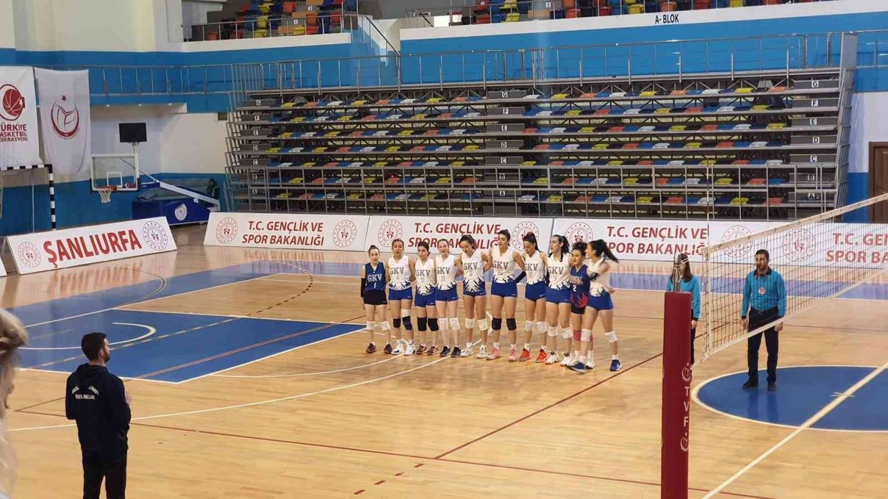 Kolej Vakfı Genç Kızlar Voleybol takımı Türkiye yarı finallerinde