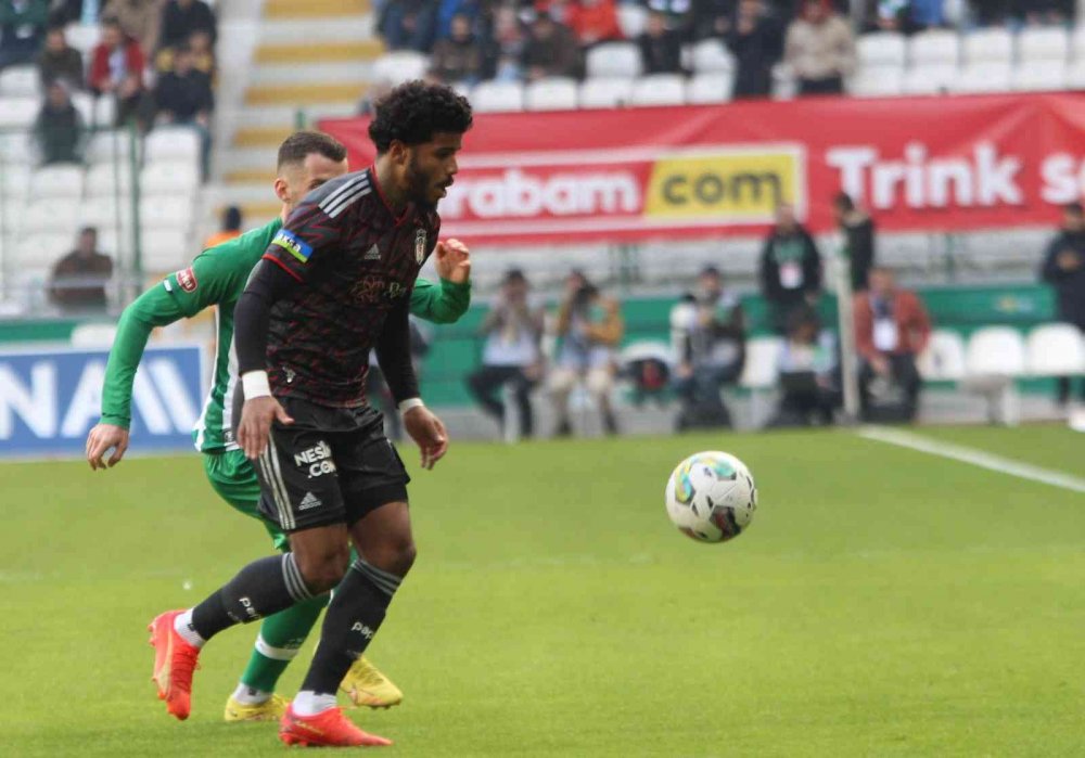 Konyaspor evinde ağırladığı Beşiktaş'a uzatmalarda yediği golle 2-1 yenildi