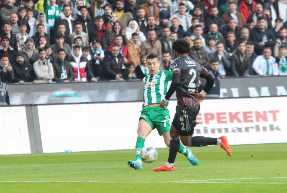 Konyaspor evinde ağırladığı Beşiktaş'a uzatmalarda yediği golle 2-1 yenildi