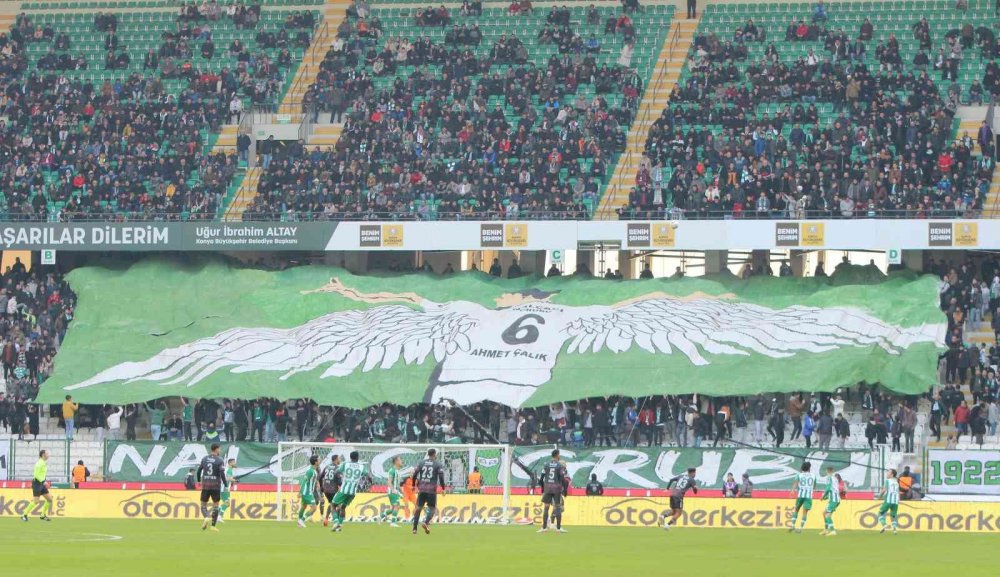 Konyaspor evinde ağırladığı Beşiktaş'a uzatmalarda yediği golle 2-1 yenildi