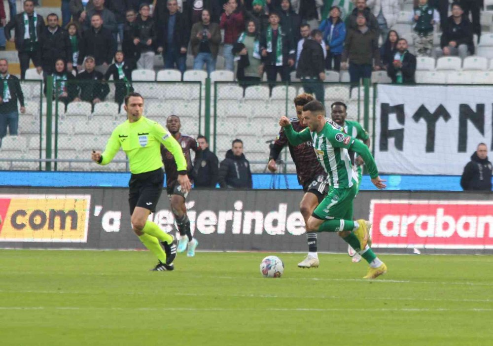 Konyaspor evinde ağırladığı Beşiktaş'a uzatmalarda yediği golle 2-1 yenildi