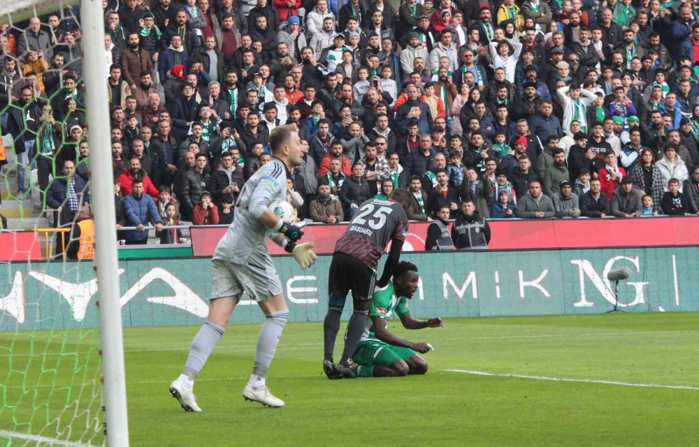 Konyaspor evinde ağırladığı Beşiktaş'a uzatmalarda yediği golle 2-1 yenildi