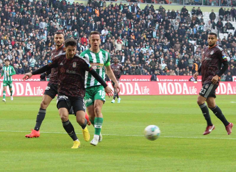 Konyaspor evinde ağırladığı Beşiktaş'a uzatmalarda yediği golle 2-1 yenildi