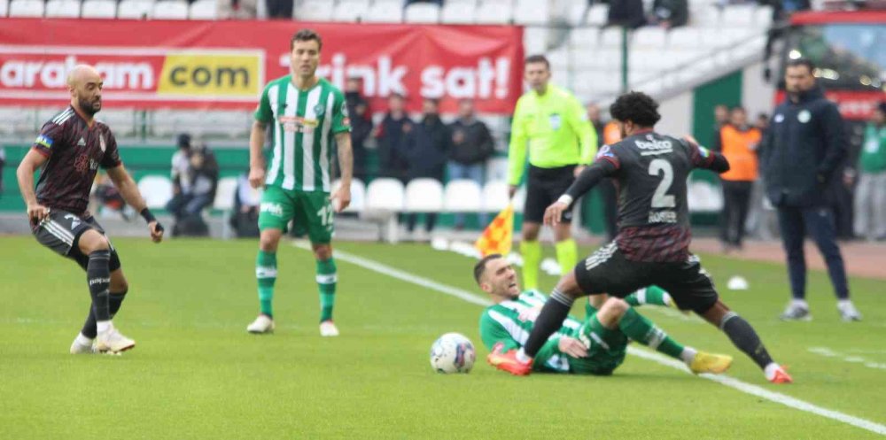 Konyaspor evinde ağırladığı Beşiktaş'a uzatmalarda yediği golle 2-1 yenildi