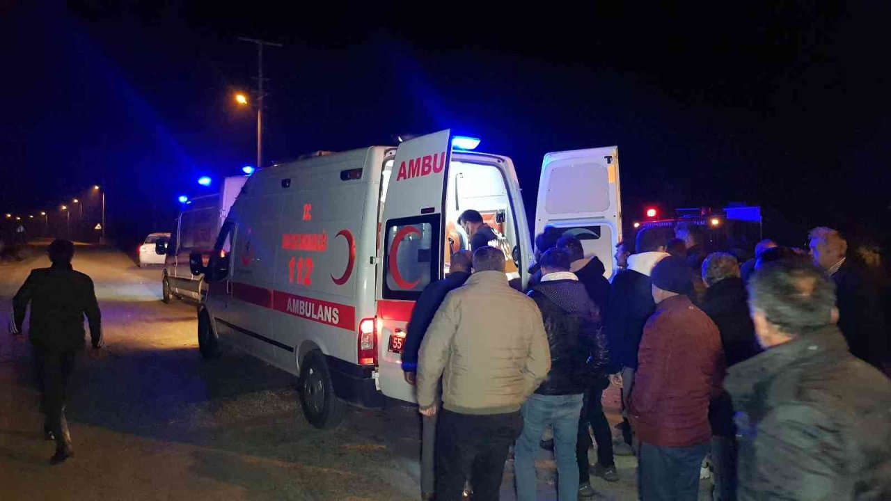 Kontrolden çıkan minibüs su kanalına devrildi: 4 yaralı