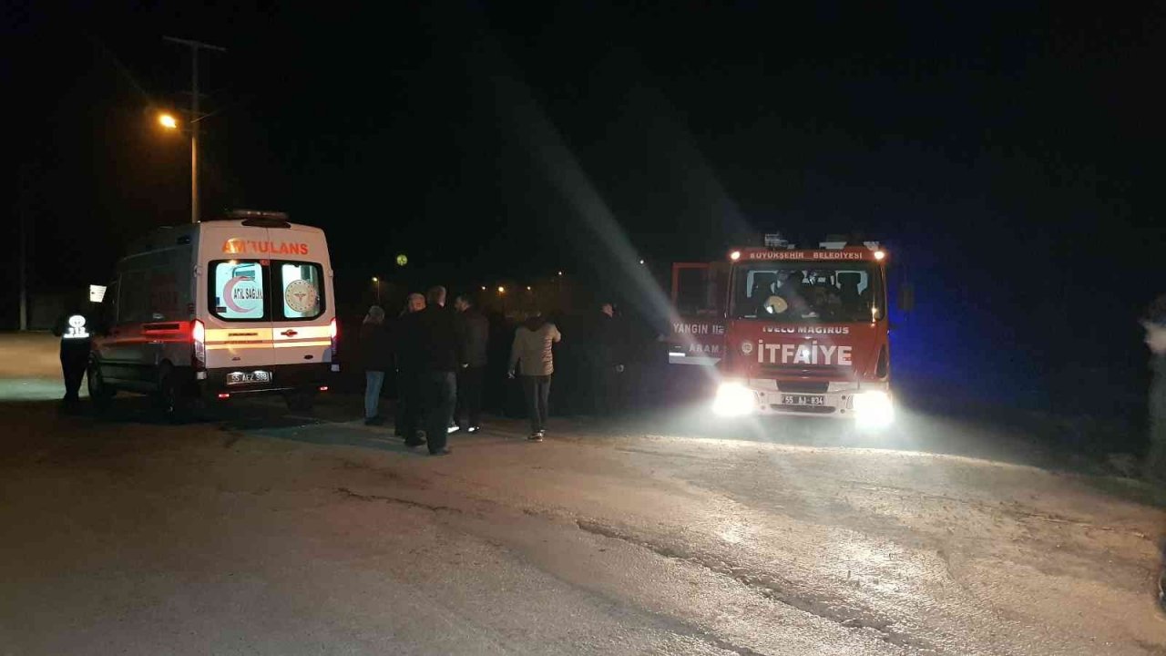 Kontrolden çıkan minibüs su kanalına devrildi: 4 yaralı