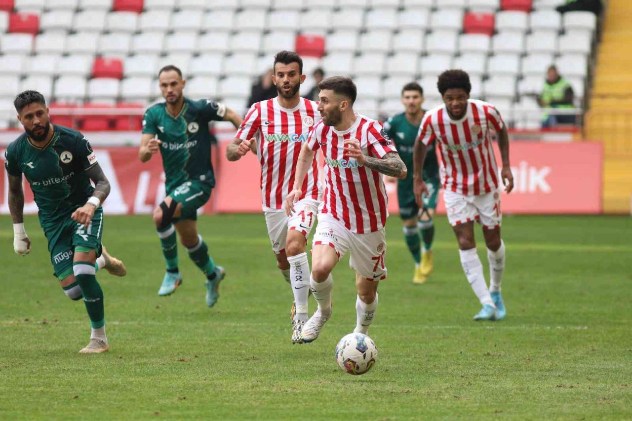 Spor Toto Süper Lig: FTA Antalyaspor: 2 - Giresunspor: 2 (Maç sonucu)