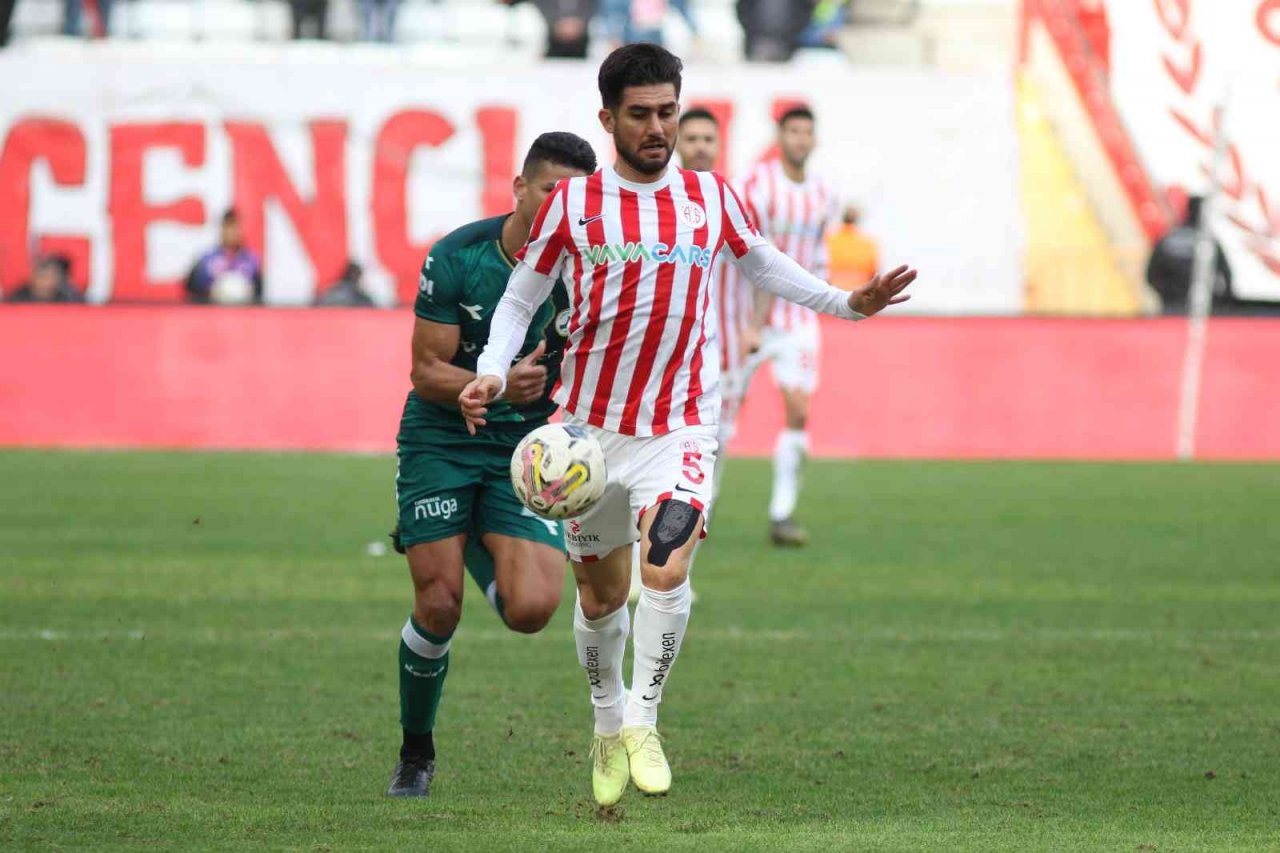 Spor Toto Süper Lig: FTA Antalyaspor: 2 - Giresunspor: 2 (Maç sonucu)