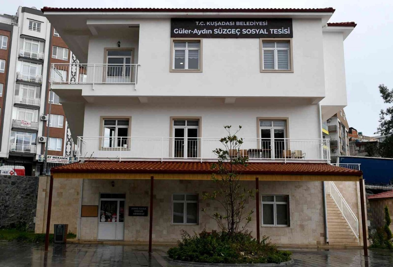 Kuşadası’ndaki Taziye Evin’de acılar paylaştıkça azalıyor