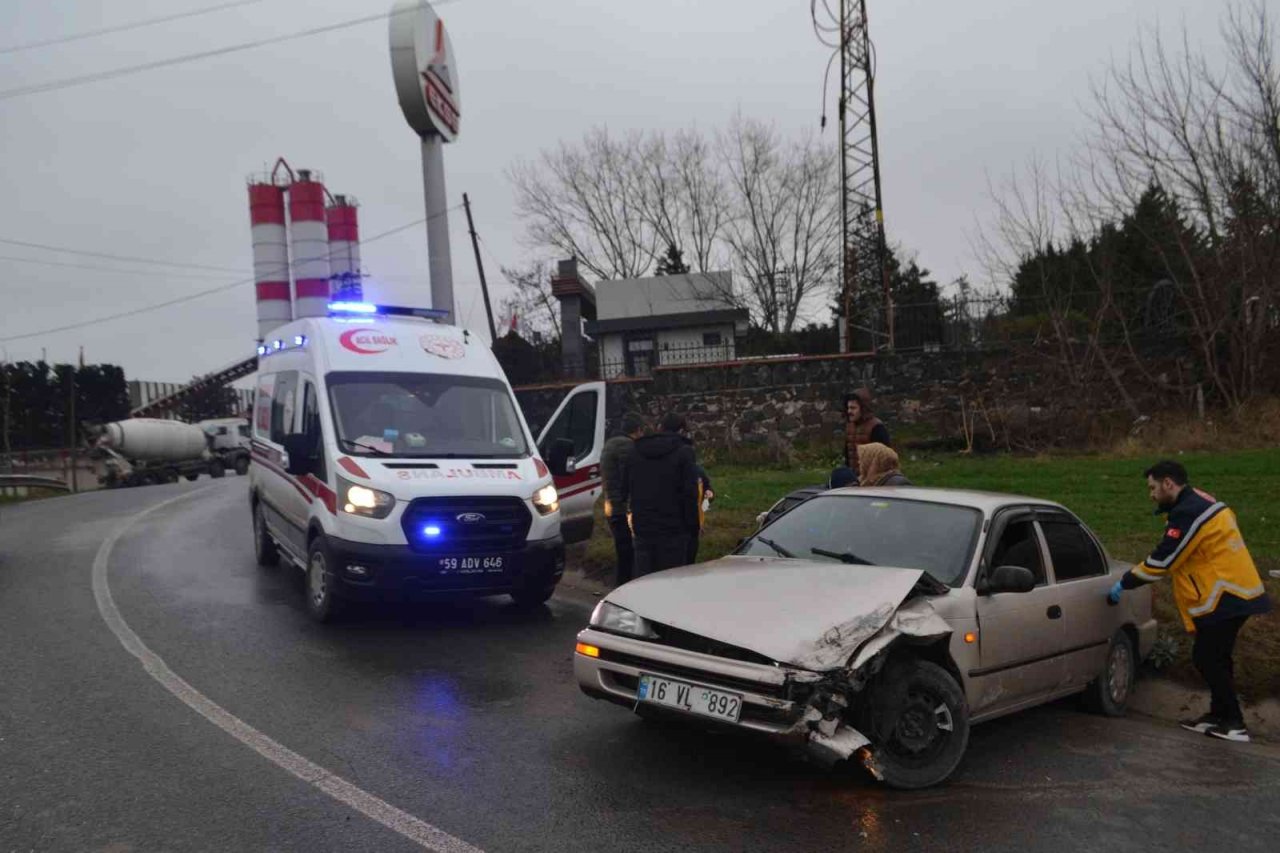 Tekirdağ’da 1’i çocuk 2 kişinin yaralandığı kaza kamerada