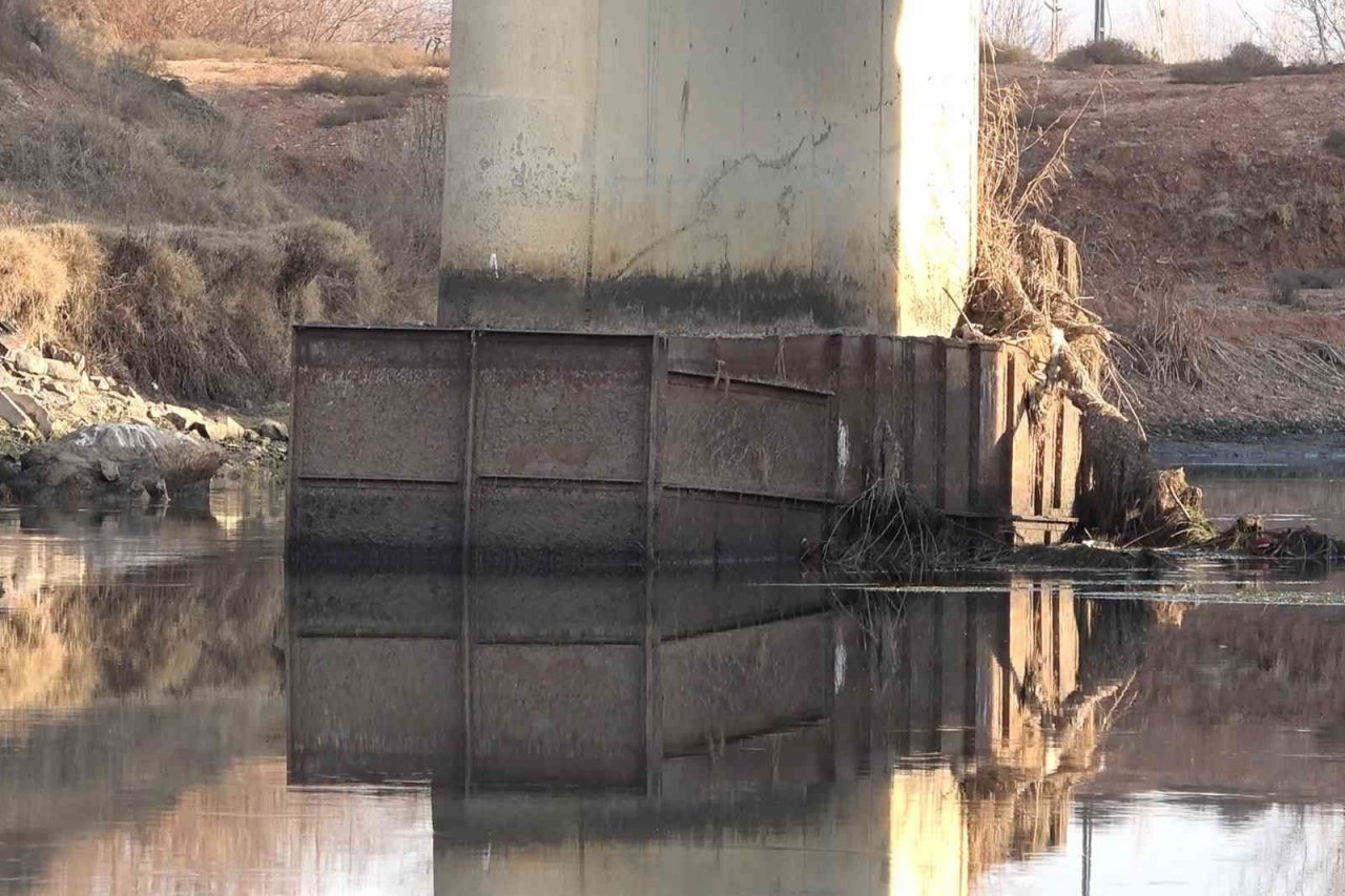 Kuraklık, Türkiye’nin en uzun nehrini etkiledi: Su seviyesi azalan Kızılırmak’ta adacıklar ortaya çıktı