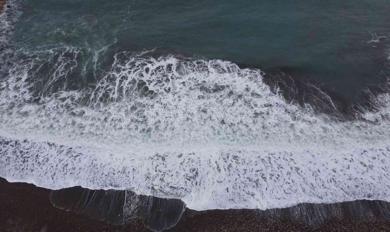 Akdeniz’de ekmek teknelerine fırtına molası