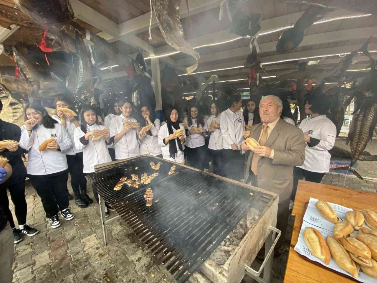 Geleceğin aşçılarının ilk dersi deniz ve balık oldu