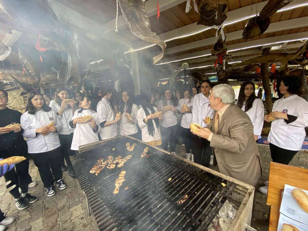 Geleceğin aşçılarının ilk dersi deniz ve balık oldu
