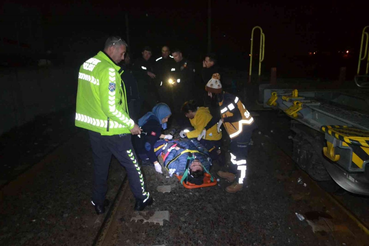 Çorlu’da bir genç rayların kenarında yaralı bulundu