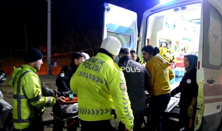 Çorlu’da bir genç rayların kenarında yaralı bulundu