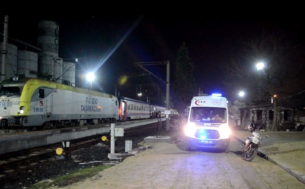 Çorlu’da bir genç rayların kenarında yaralı bulundu