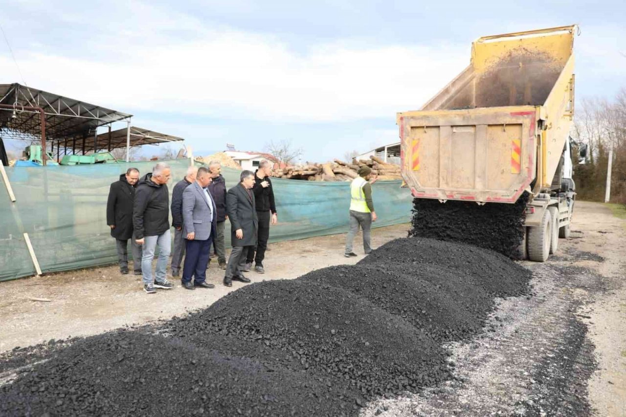 Köy yolları kışa hazırlanıyor