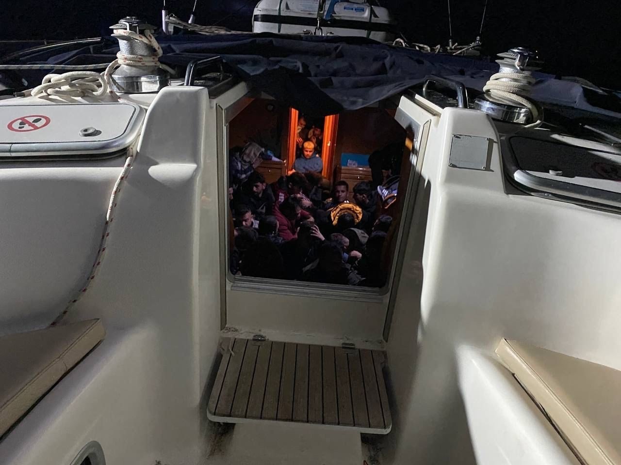 Sahil Güvenlik, 2022 yılında Çanakkale açıklarında bin 328 kaçak göçmen yakaladı