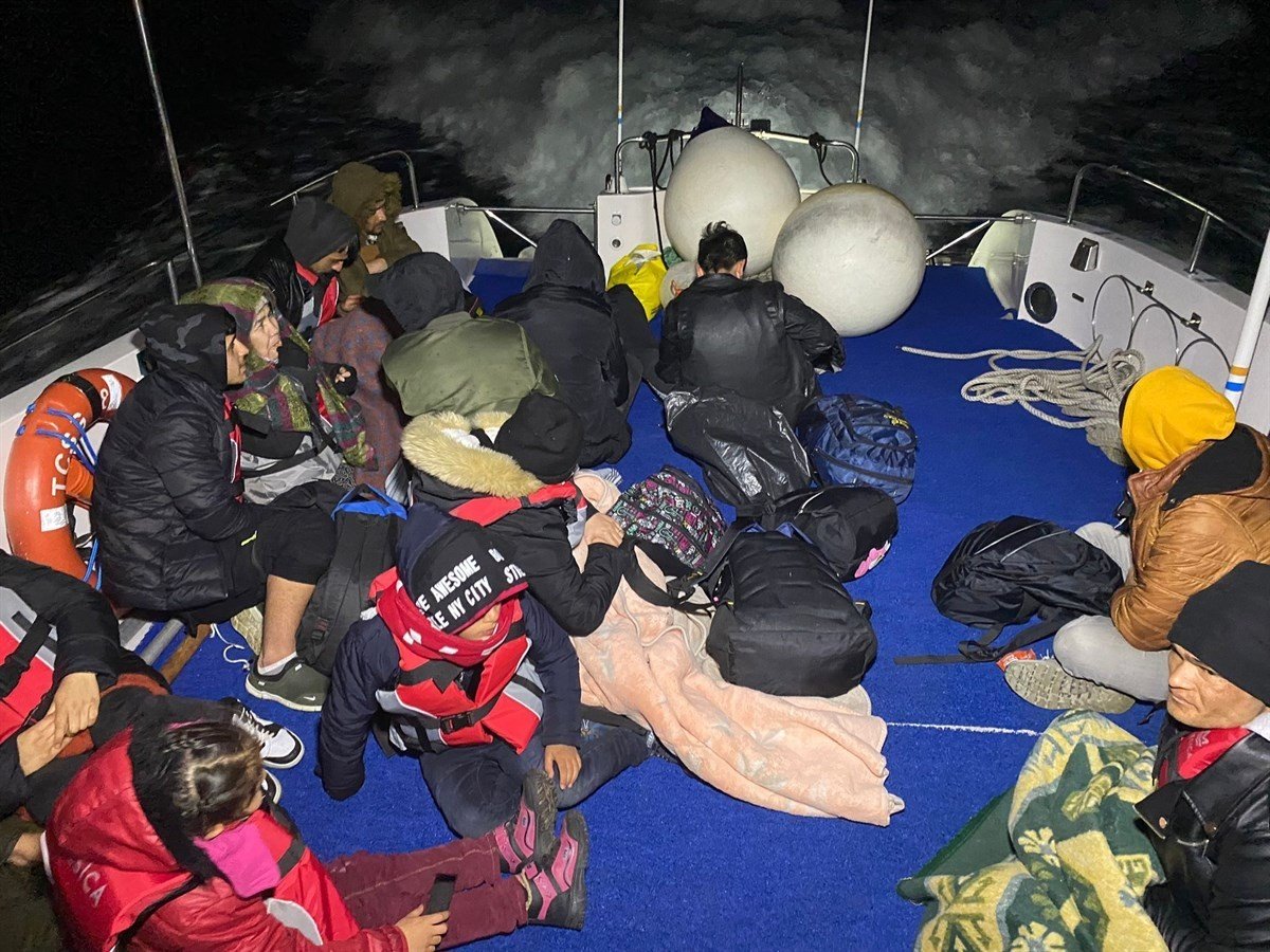 Sahil Güvenlik, 2022 yılında Çanakkale açıklarında bin 328 kaçak göçmen yakaladı