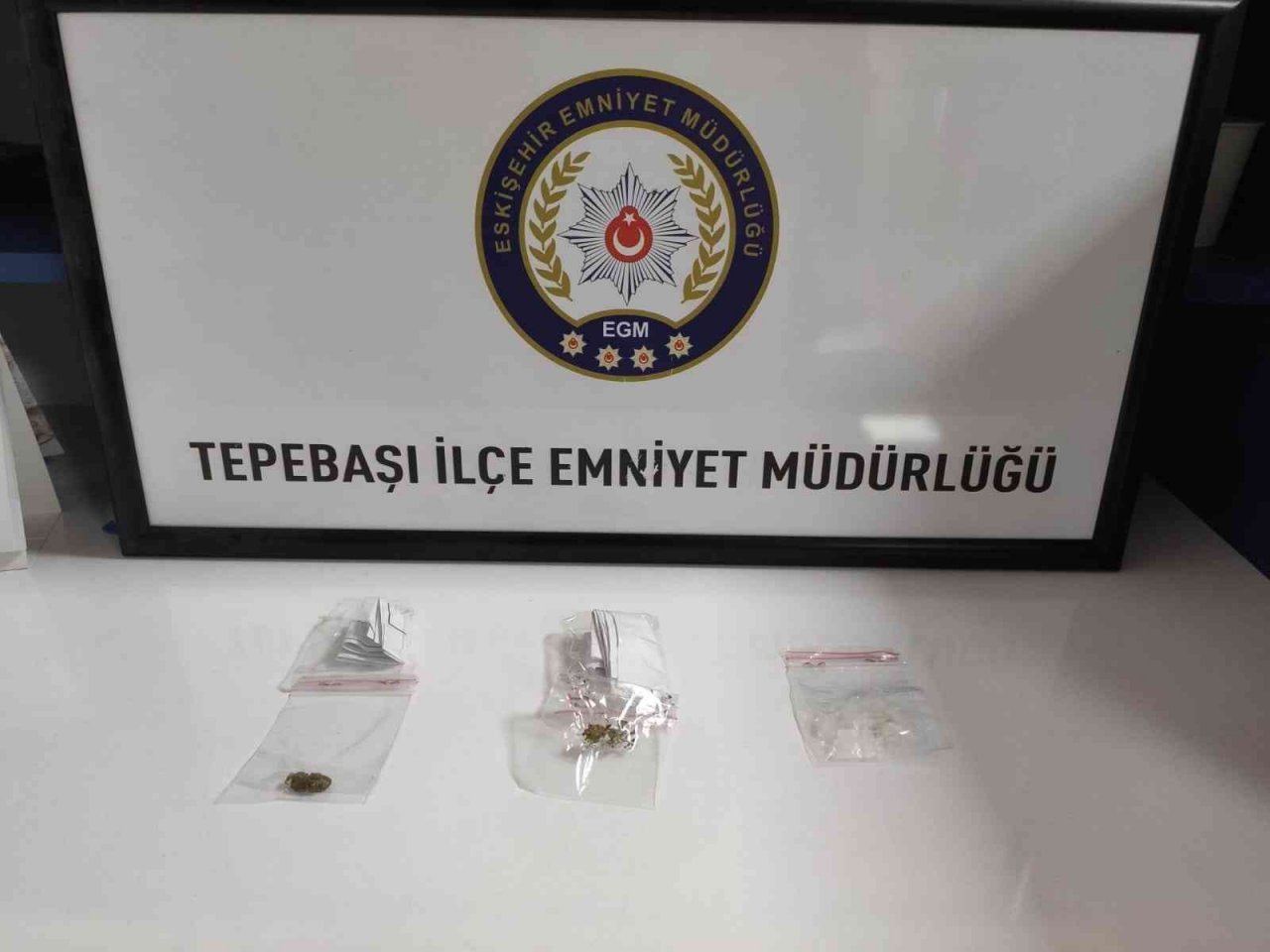 Şüpheli şahıslara yönelik operasyonda uyuşturucu ve silah ele geçirildi