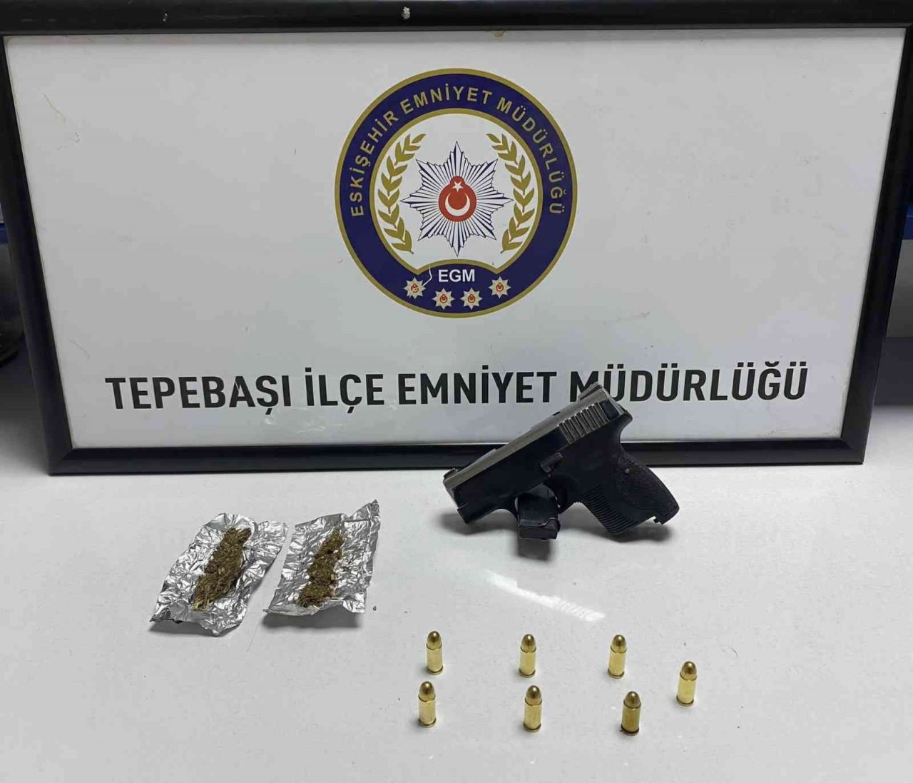 Şüpheli şahıslara yönelik operasyonda uyuşturucu ve silah ele geçirildi