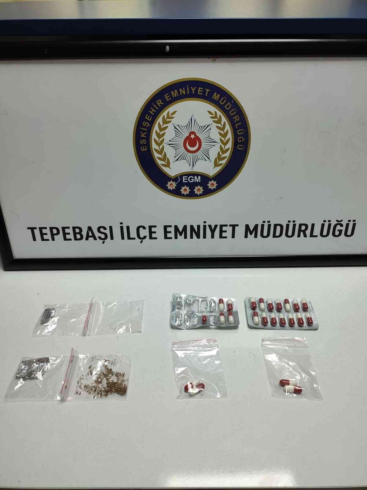 Şüpheli şahıslara yönelik operasyonda uyuşturucu ve silah ele geçirildi