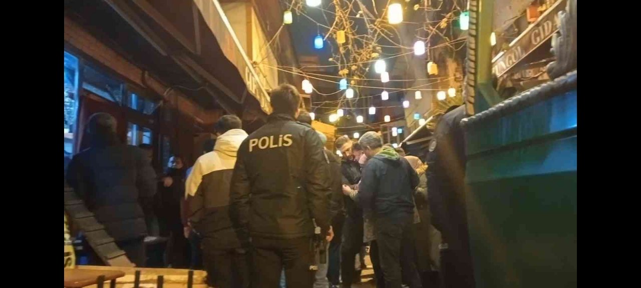 Fatih’te ortaklar arasında çıkan kavgada kan aktı: 1 ölü
