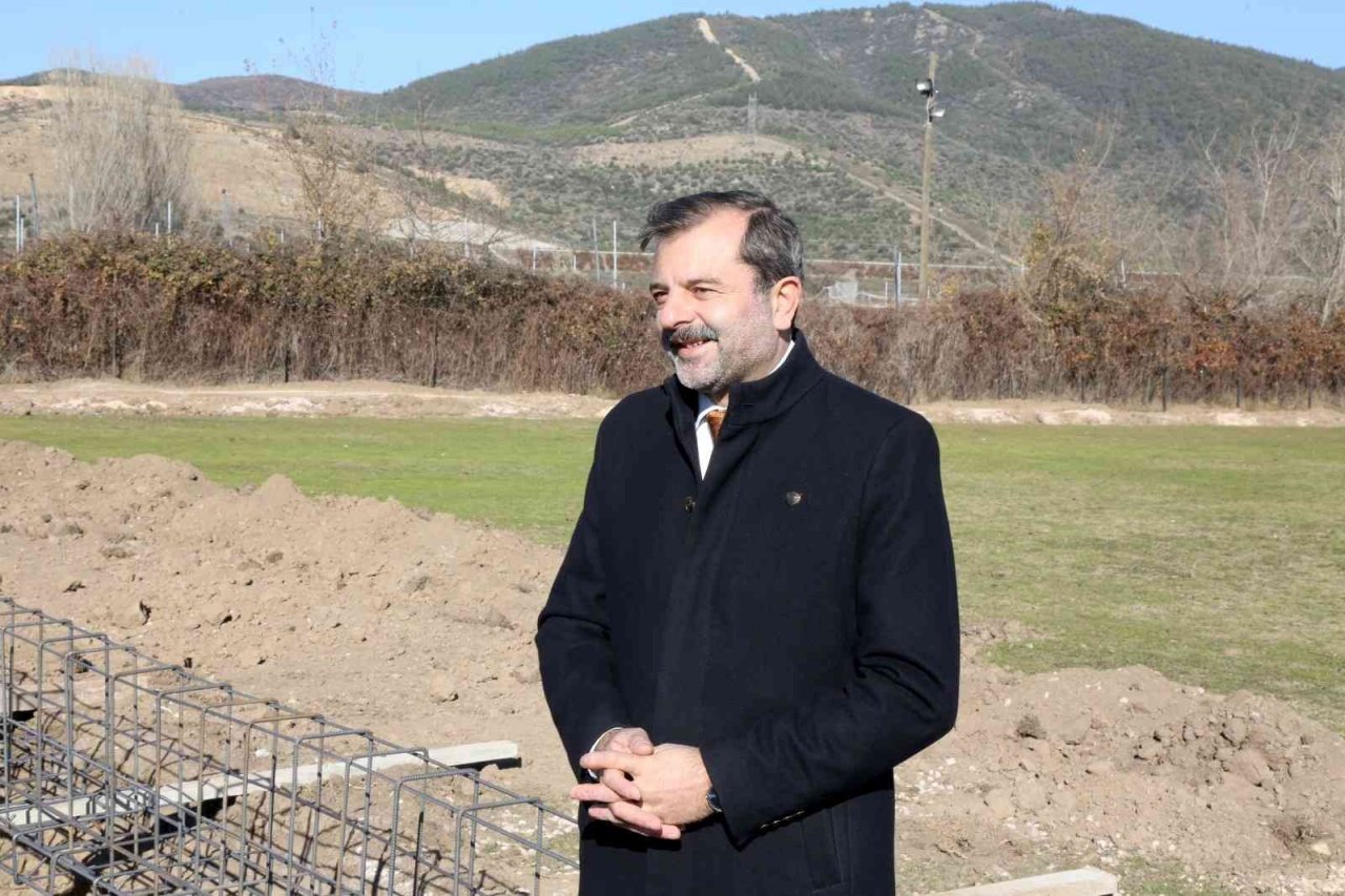 Gürsu Kazıklıköy Mahallesi’ne futbol sahası