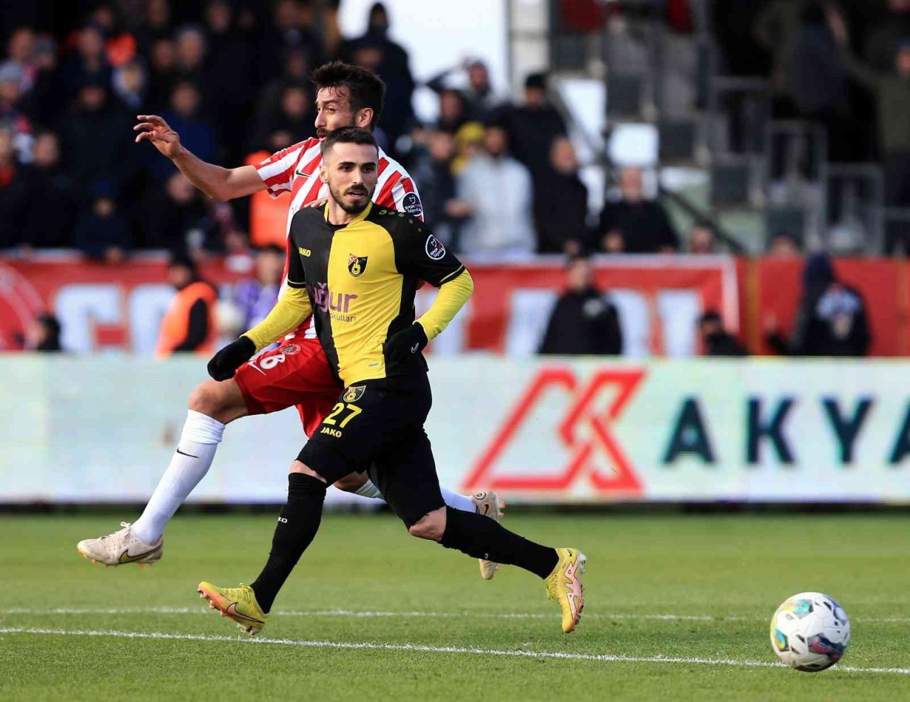 Valon Ethemi attığı gollerle İstanbulspor’a 11 puan kazandırdı