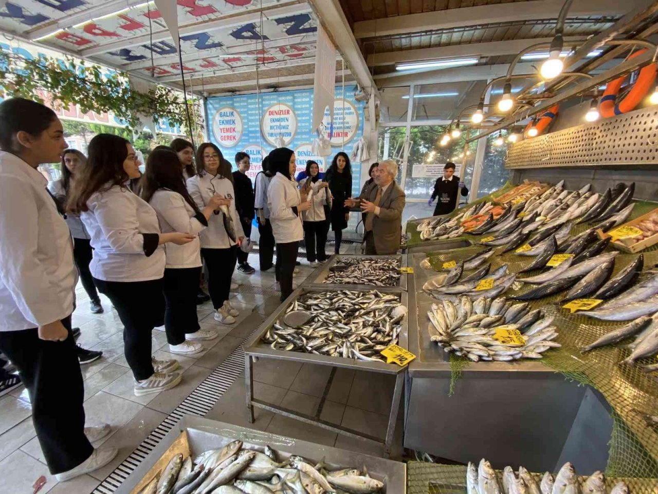 Geleceğin aşçılarının ilk dersi deniz ve balık oldu