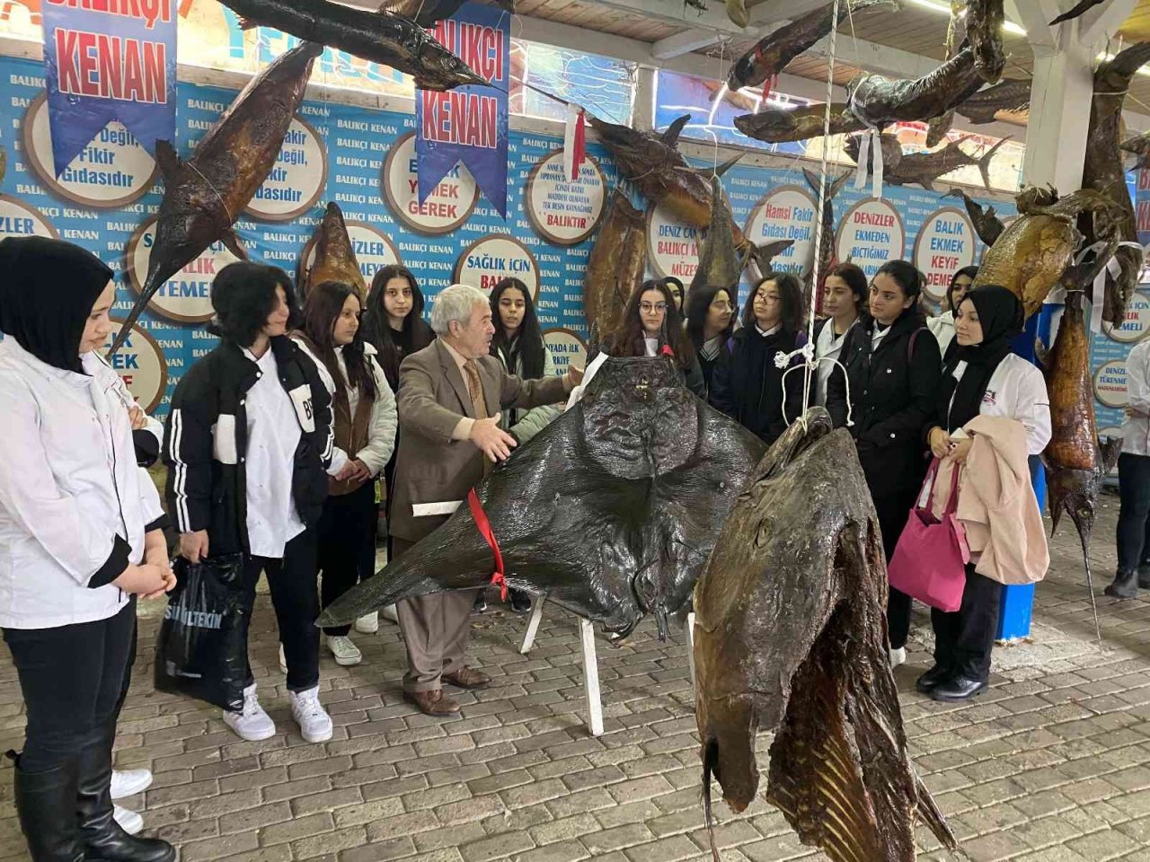 Geleceğin aşçılarının ilk dersi deniz ve balık oldu