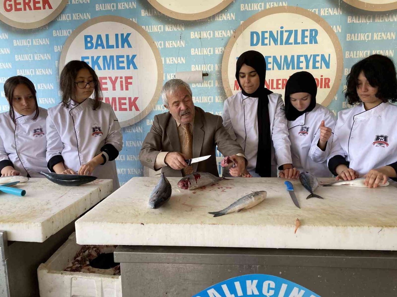 Geleceğin aşçılarının ilk dersi deniz ve balık oldu