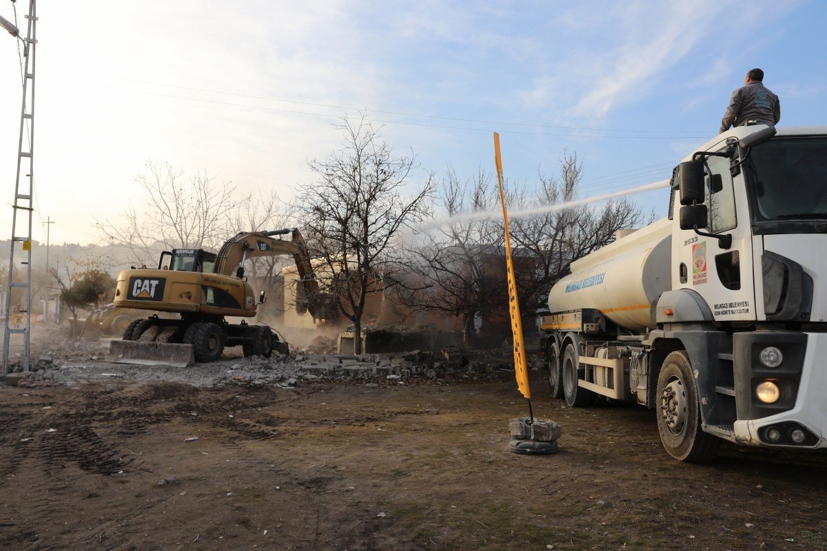 1000 Dairelik Kazım Karabekir Kentsel Dönüşüm Projesi İçin Yıkımlar Başladı