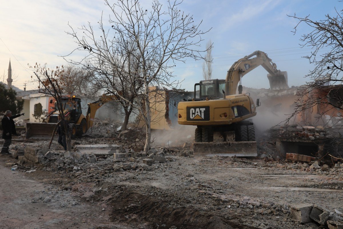 1000 Dairelik Kazım Karabekir Kentsel Dönüşüm Projesi İçin Yıkımlar Başladı