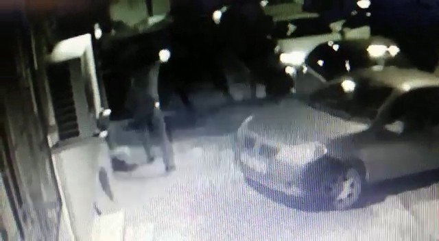 Küçükçekmece’de düğün çıkışı silahlı saldırı