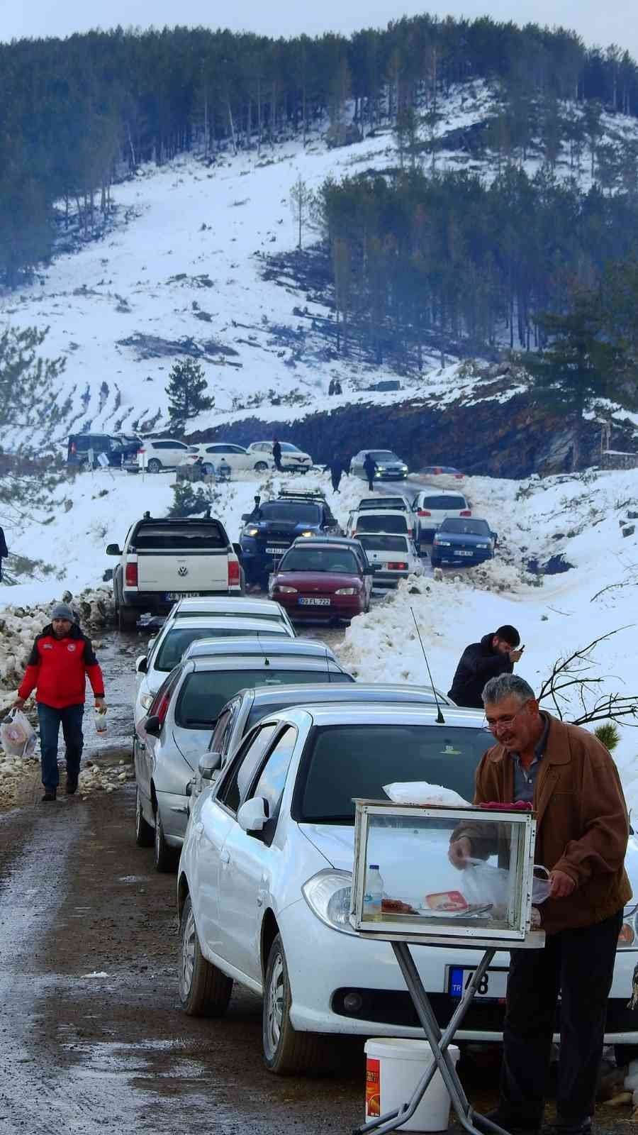 Muğlalı vatandaşların kar keyfi